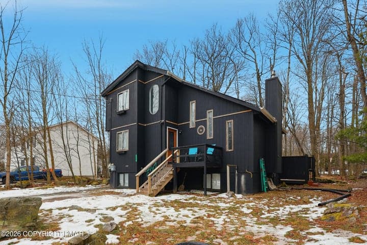 1379 Winding Way