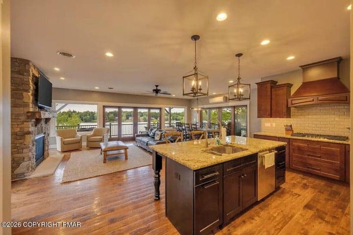 186 S Lake Drive, Lake Harmony, PA 18624