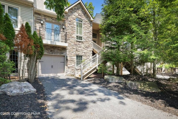 9 Wildbriar Court, Lake Harmony, PA 18624
