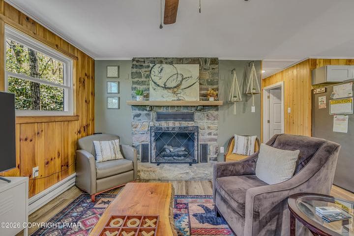 29 Lakeview Drive, Lake Harmony, PA 18624