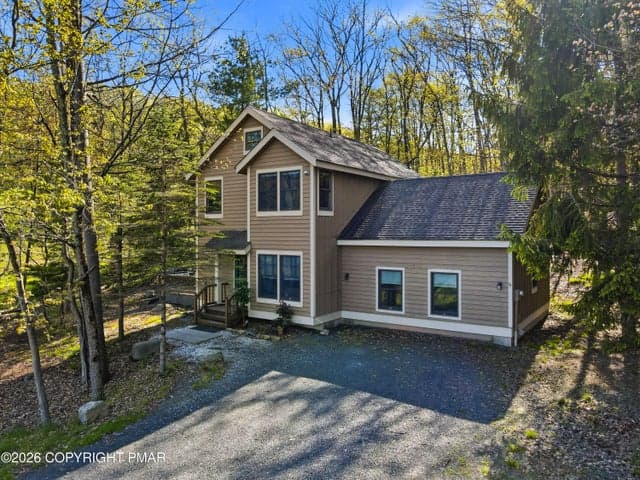 782 Lower Deer Valley Road, Tannersville, PA 18372