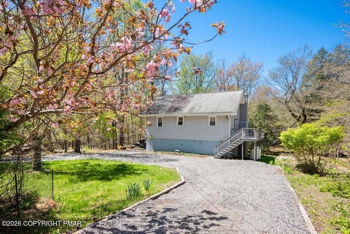 1061 Ridge Drive, Gouldsboro, PA 18424