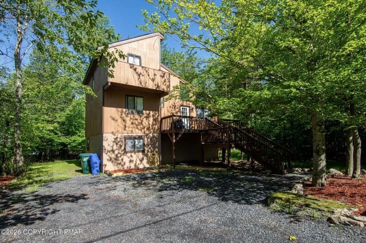 1783 Rolling Hills Drive, Tobyhanna, PA 18466