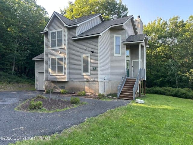 2210 Camelback Drive, Tannersville, PA 18372