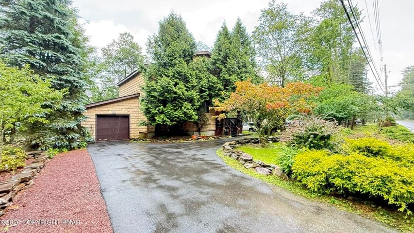 2143 Rosemont Drive, Tobyhanna, PA 18466