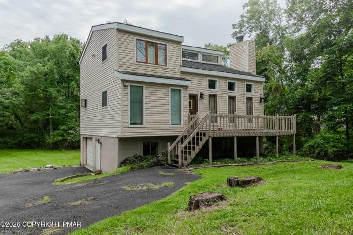 169 Pinewood Drive, East Stroudsburg, PA 18302