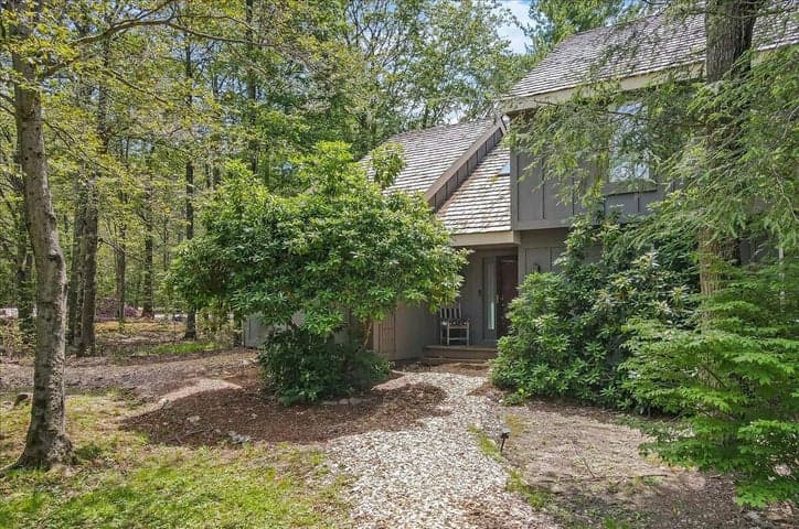 214 Snow Ridge Circle, Lake Harmony, PA 18624