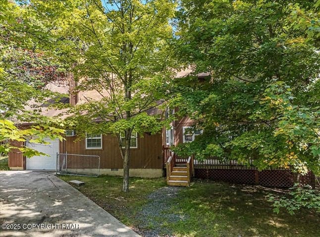 153 Segatti Circle, Bushkill, PA 18324