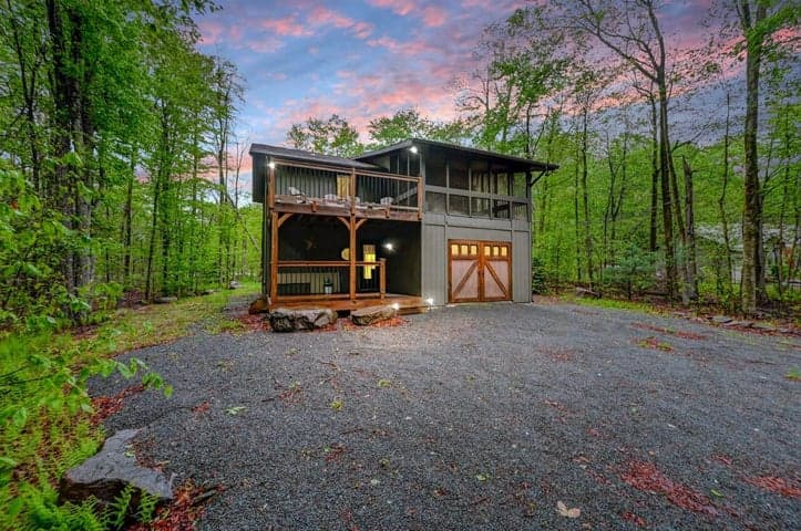 3207 Green Meadow Circle, Pocono Pines, PA 18350