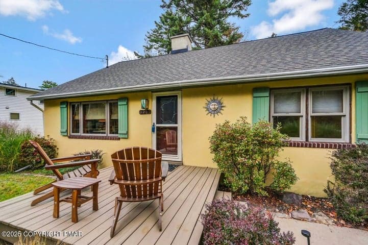 229 3rd Street, Pocono Pines, PA 18350