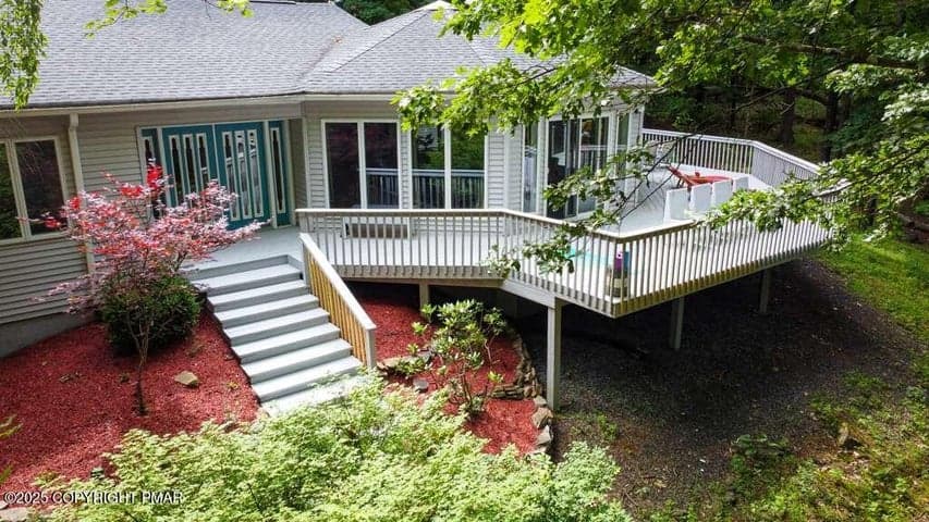 23 Sleepy Hollow Lane, East Stroudsburg, PA 18302