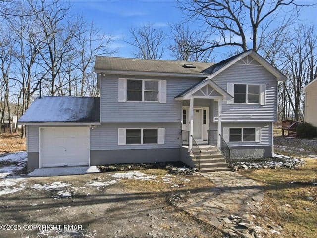1397 Bear Drive, Bushkill, PA 18324