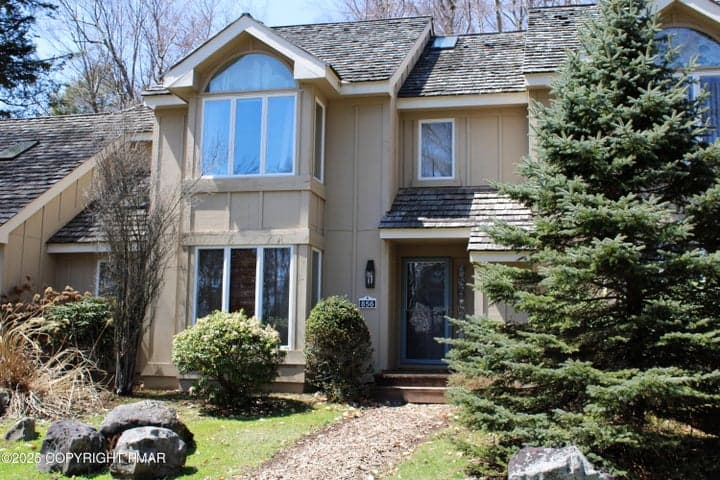 856 Crest Pines Lane, Pocono Pines, PA 18350