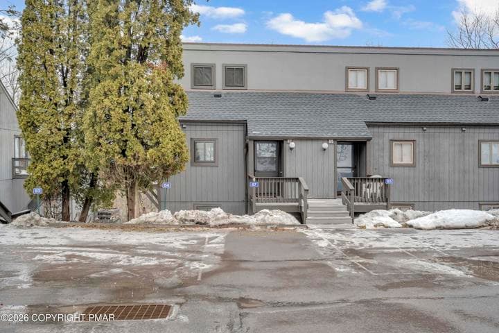 87 Cross Country Lane, Tannersville, PA 18372
