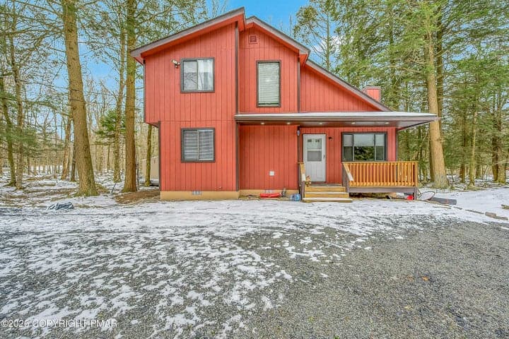 1027 Valley Road, Newfoundland, PA 18445