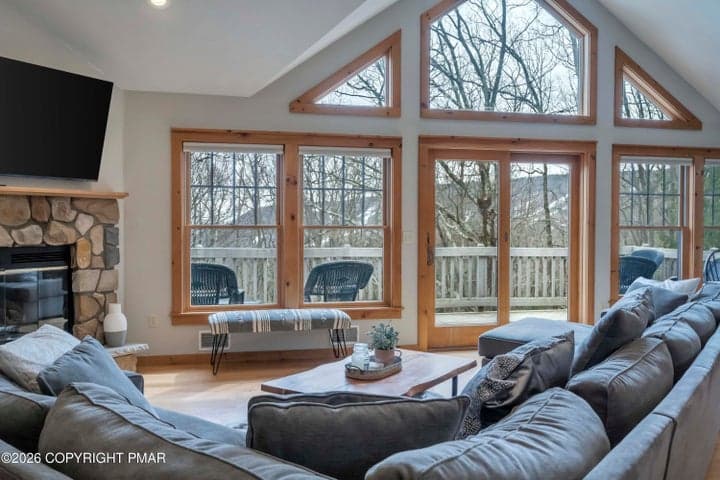 188 Upper Deer Valley Road, Tannersville, PA 18372