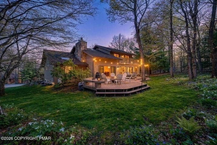96 Wolf Hollow Road, Lake Harmony, PA 18624