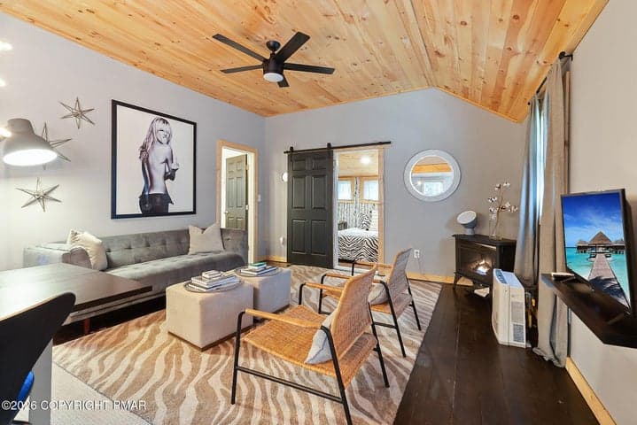 112 Sweet Pea Lane, Pocono Pines, PA 18350