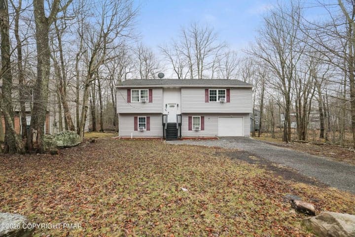 8440 Bear Trail Drive, Tobyhanna, PA 18466