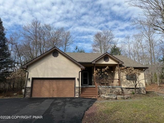 98 Bender Road, Gouldsboro, PA 18424
