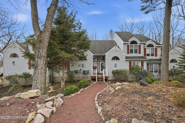 136 Laurelwood Drive, Lake Harmony, PA 18624