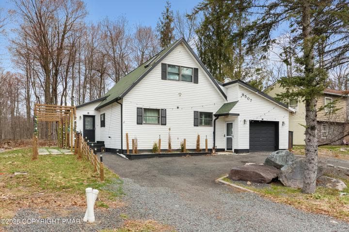 939 Country Place Drive, Tobyhanna, PA 18466