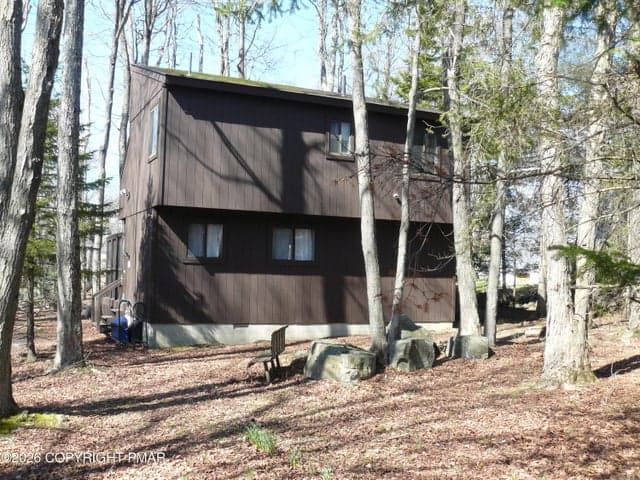 1148 Country Place Drive, Tobyhanna, PA 18466