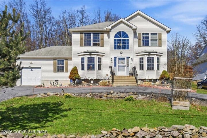 4373 Pine Ridge Drive, Bushkill, PA 18324