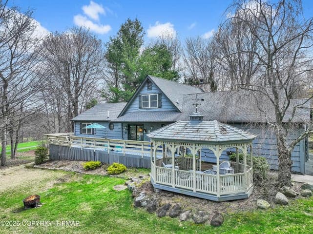33 Rock Ridge Road, Lake Harmony, PA 18624