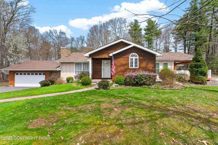 128 Nakora Drive, Blakeslee, PA 18610