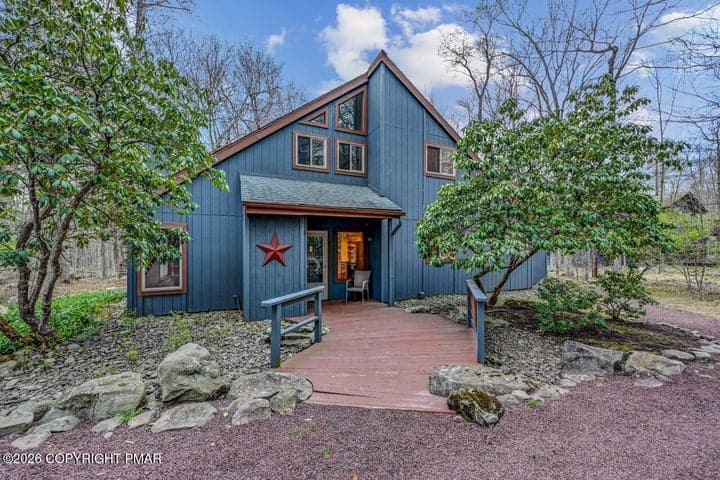 171 Crocketts Crescent, Pocono Pines, PA 18350