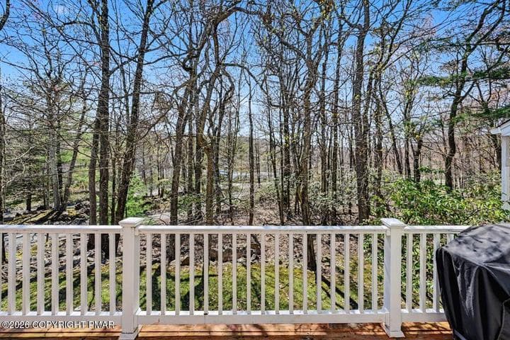 5 Beachwood Court, Lake Harmony, PA 18624