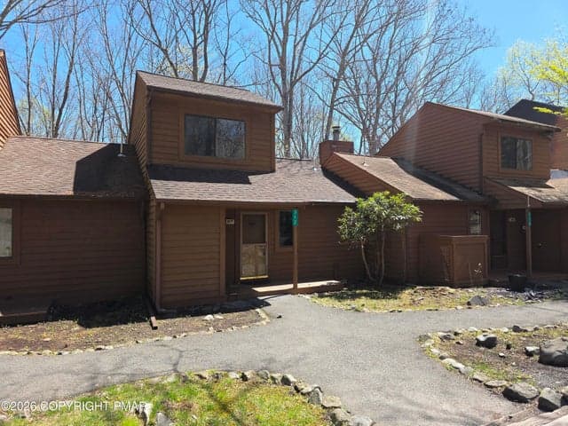 317 Keswick Avenue, Bushkill, PA 18324