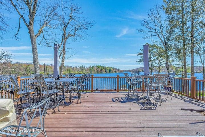 71 Lake Drive, Lake Harmony, PA 18624