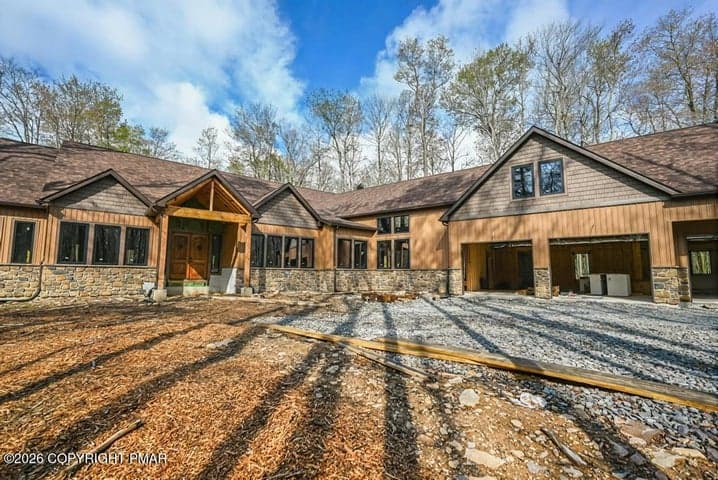 105 Boones Trail, Pocono Pines, PA 18350