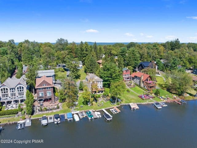 395 N Lake Drive, Lake Harmony, PA 18624