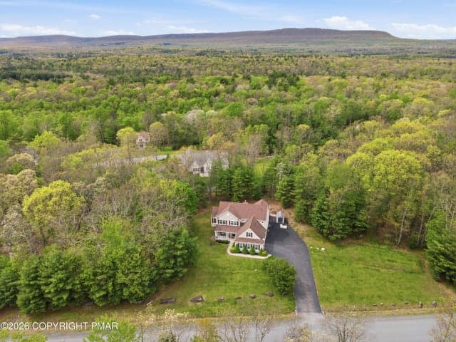1323 Crossing Lane, Stroudsburg, PA 18360