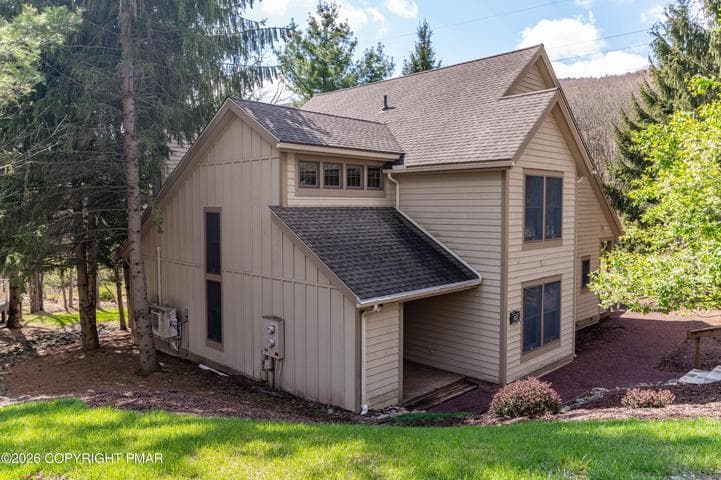 412 Hickory Drive, Tannersville, PA 18372
