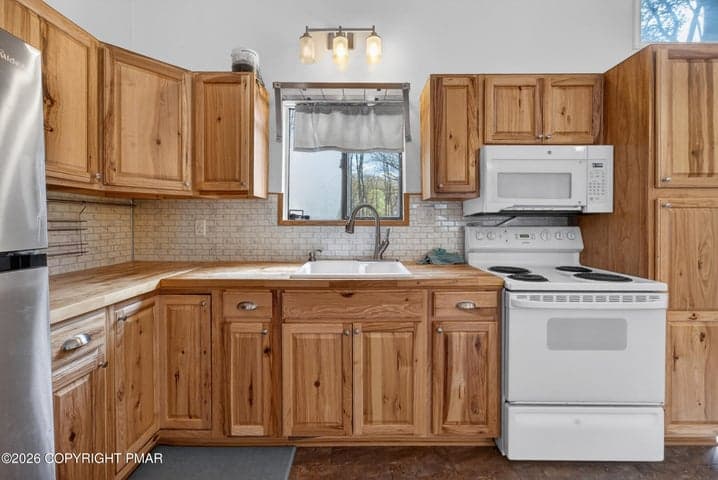 3152 Hamlet Drive, Tobyhanna, PA 18466