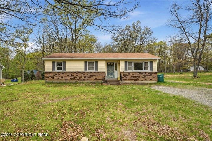 520 Hummingbird Court, Bushkill, PA 18324
