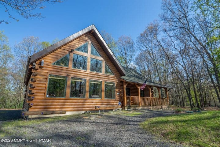 1160 Bluebird Lane, Bushkill, PA 18324
