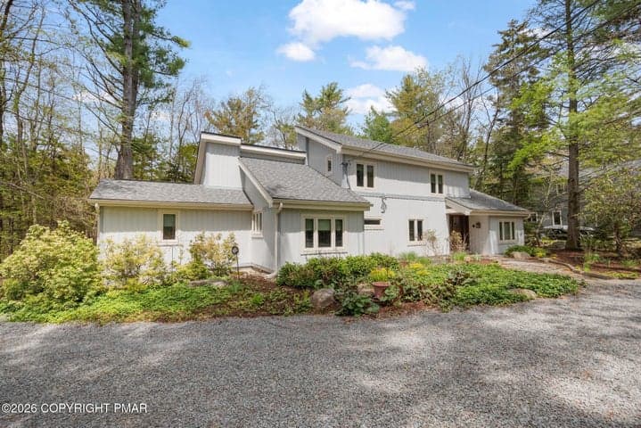 239 Tanglewood Drive, Pocono Pines, PA 18350