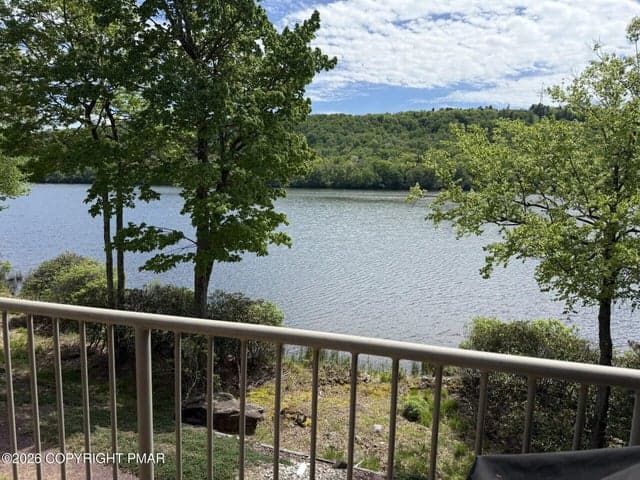 63 Midlake Drive, Lake Harmony, PA 18624