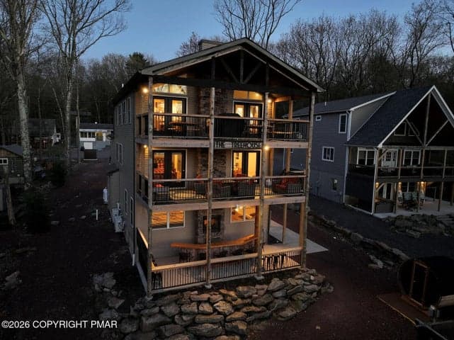 74 Lakeview Drive, Lake Harmony, PA 18624