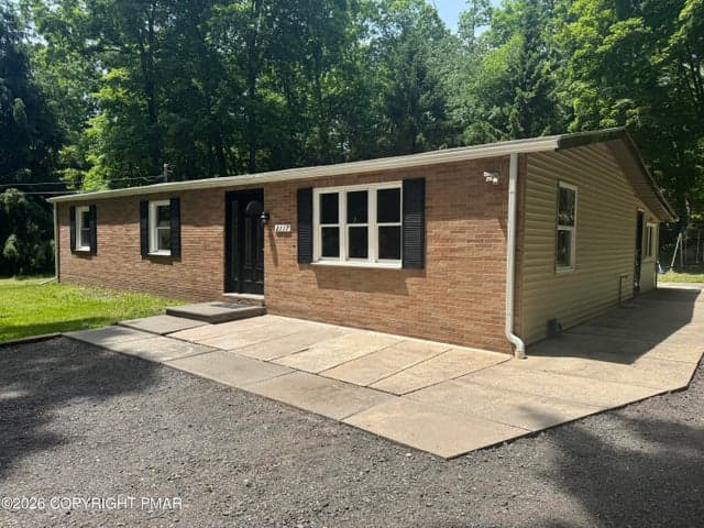 2117 Heathrow Lane, Stroudsburg, PA 18360