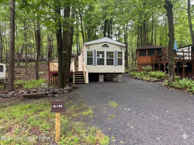 90 Earth Drive, Gouldsboro, PA 18424