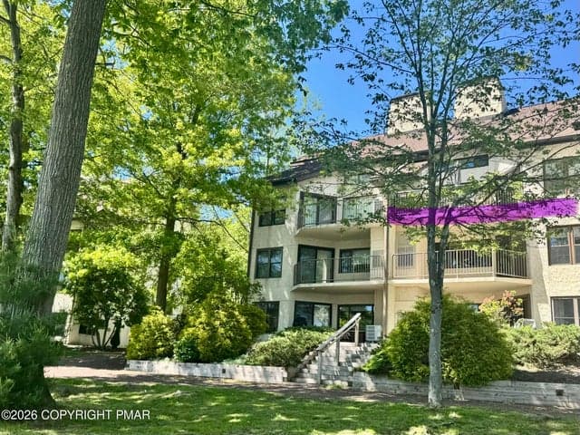 25 Midlake Drive, Lake Harmony, PA 18624