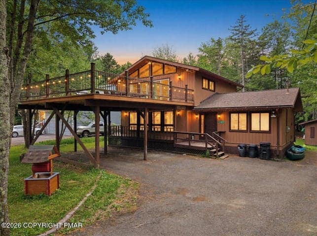 353 Scotch Pine Drive, Pocono Summit, PA 18346