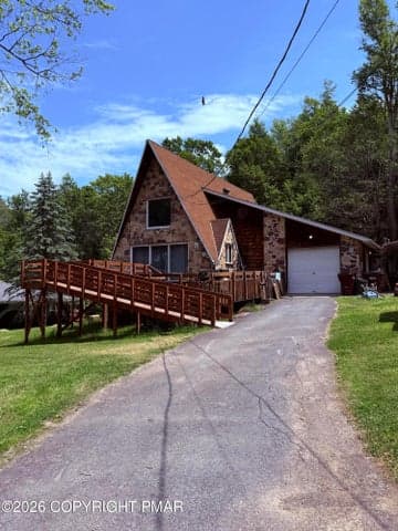 119 River Drive, Greentown, PA 18426