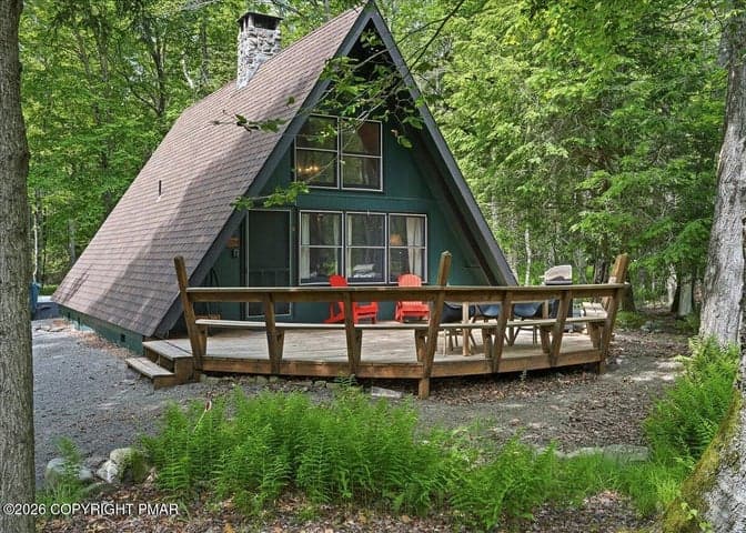 2394 Overlook Lane, Pocono Pines, PA 18350